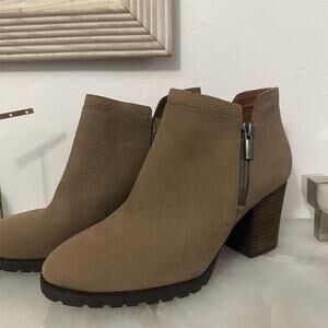 NEW Lucky Brand Women's Basel Brown Ankle Bootie Size 8.5 Mid Heel